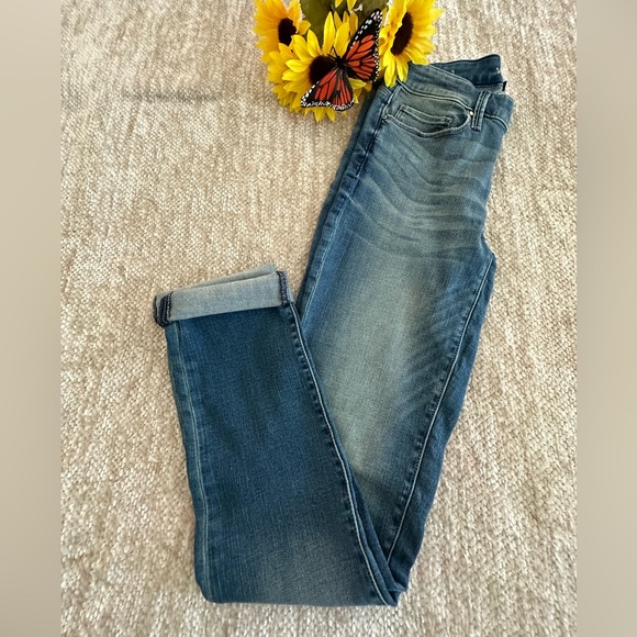White House Black Market Denim - WHBM NWOT/Never Worn “The Slim” Jeans. Perfect condition 🦋